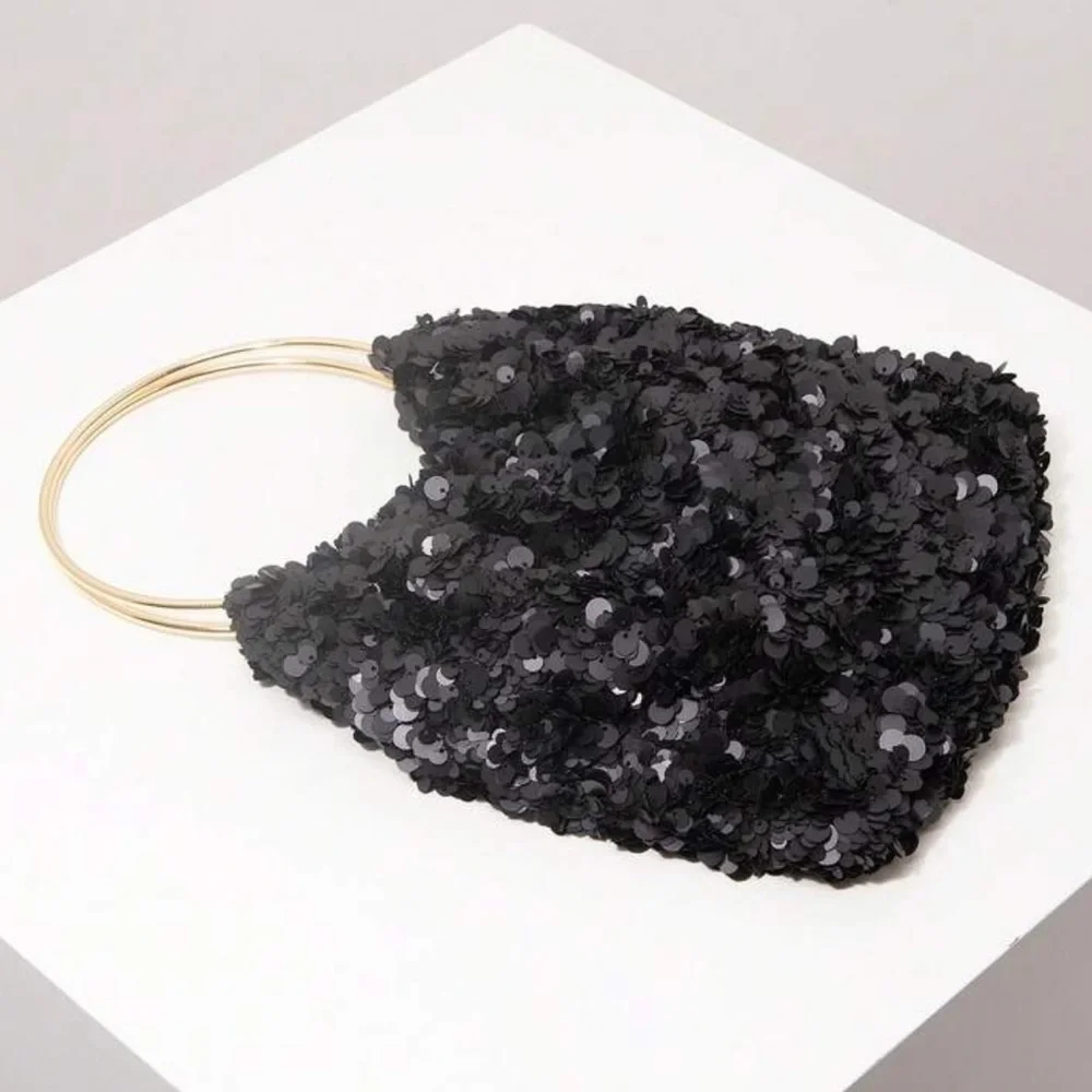 🎩 Black Sequin Bag 🎩 - Picture 7 of 7